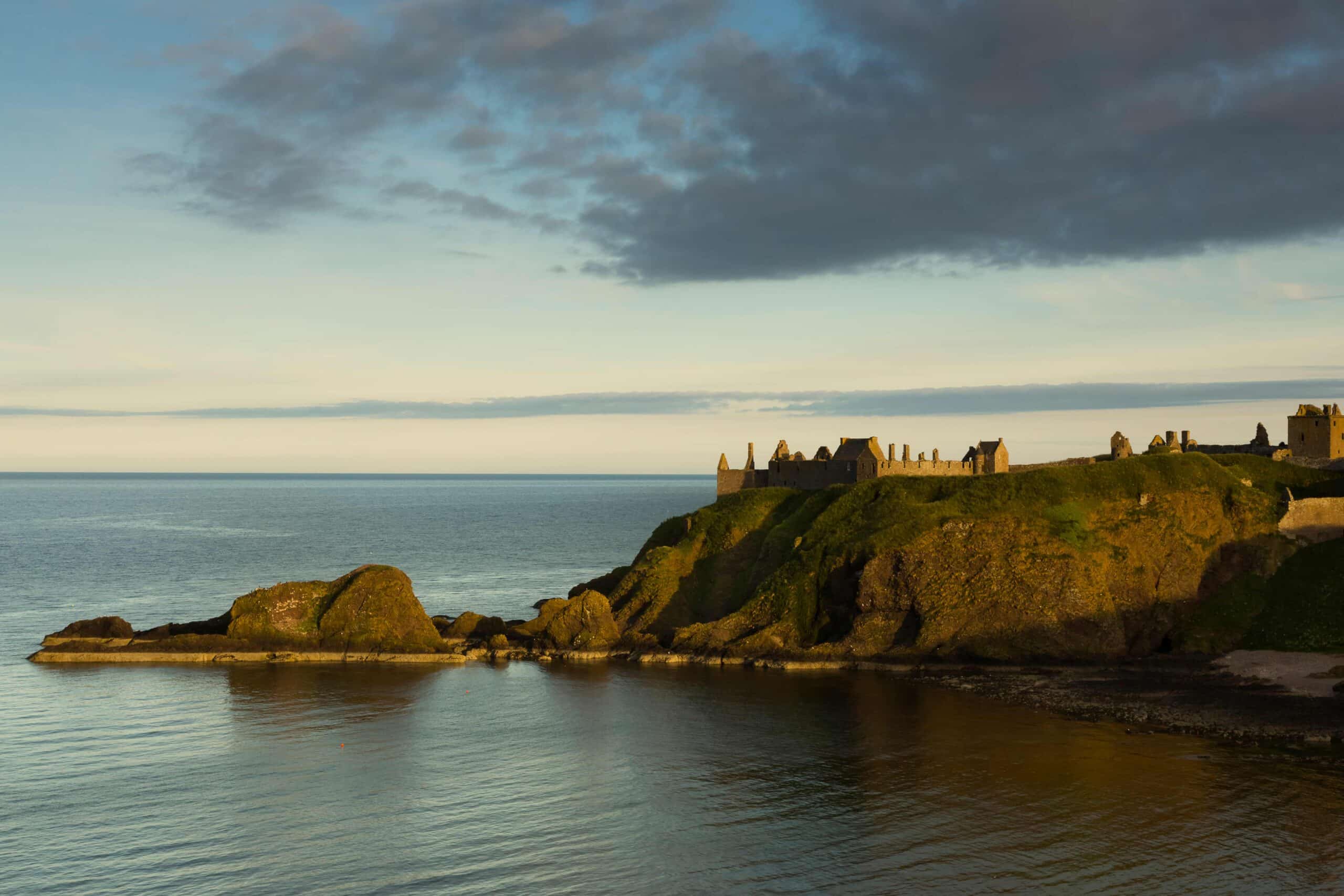 Hero---UK,-Scotland,-Stonehaven,-Dunnottar-Castle