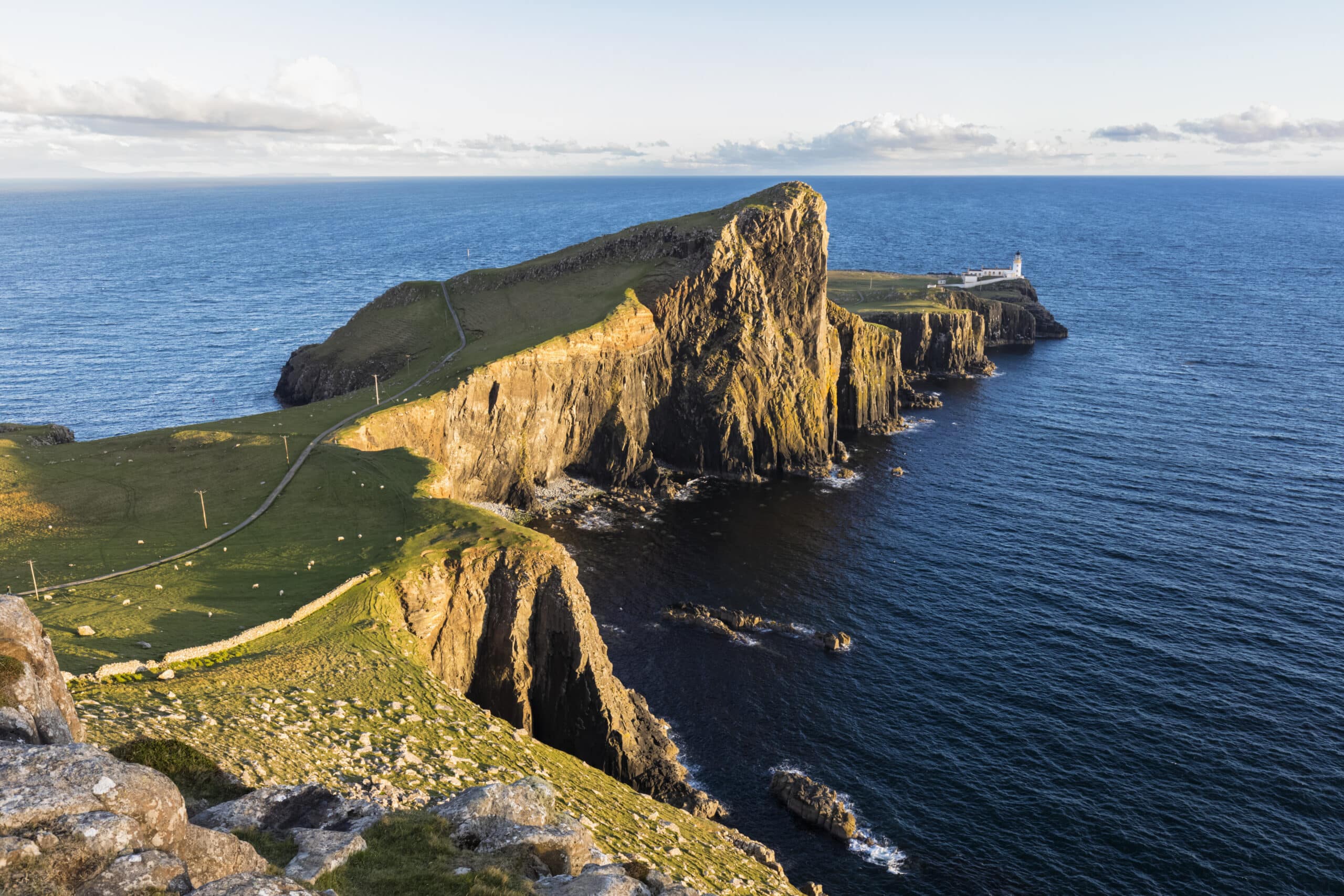 UK, Scotland, Inner Hebrides, Isle of Skye, lighthouse at Neist Point